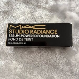 MAC Studio Radiance Foundation